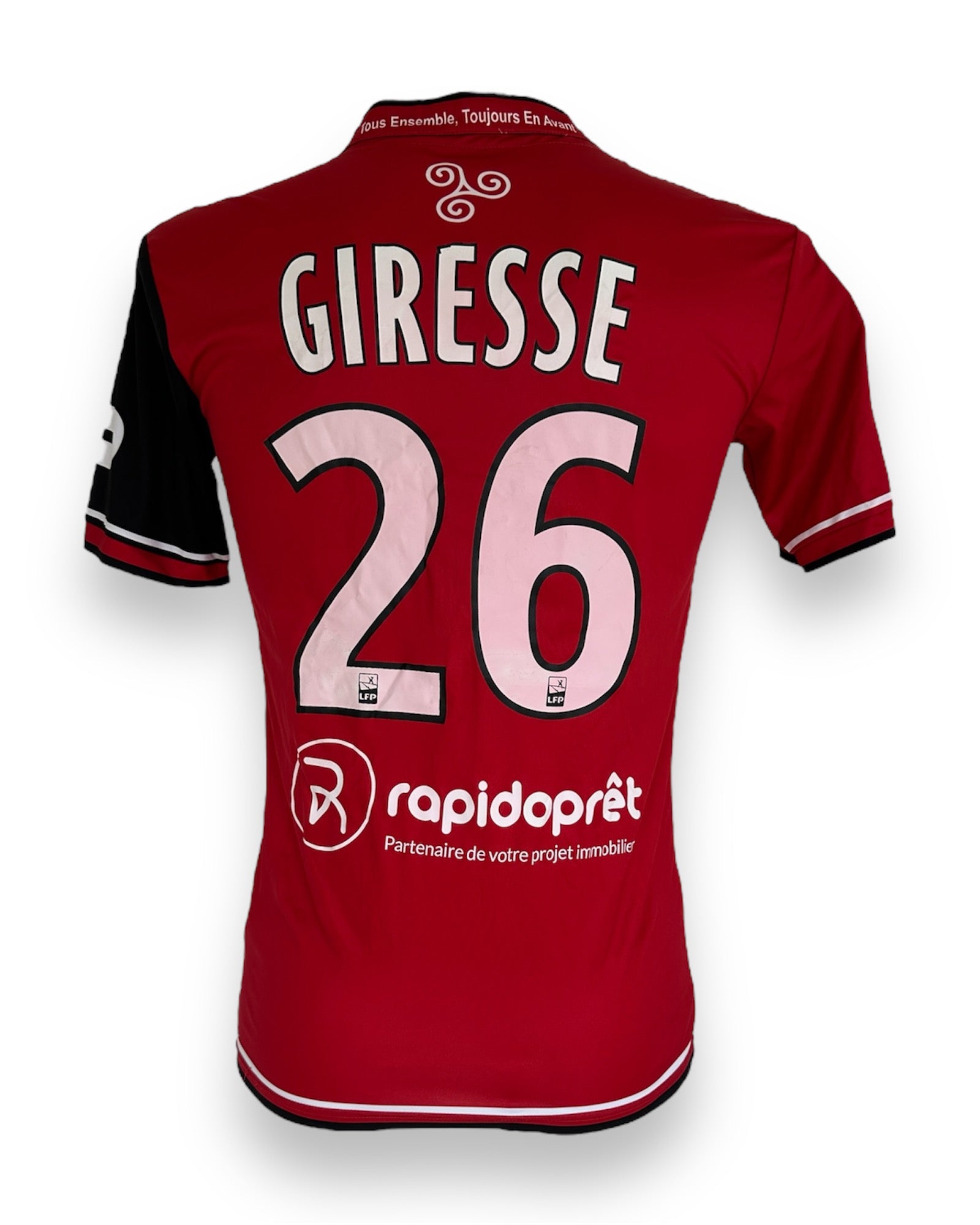 Le troisième maillot de l’En Avant Guingamp porté par les Rouge et Noir Le troisième maillot de l’En Avant Guingamp porté par les Rouge et Noir